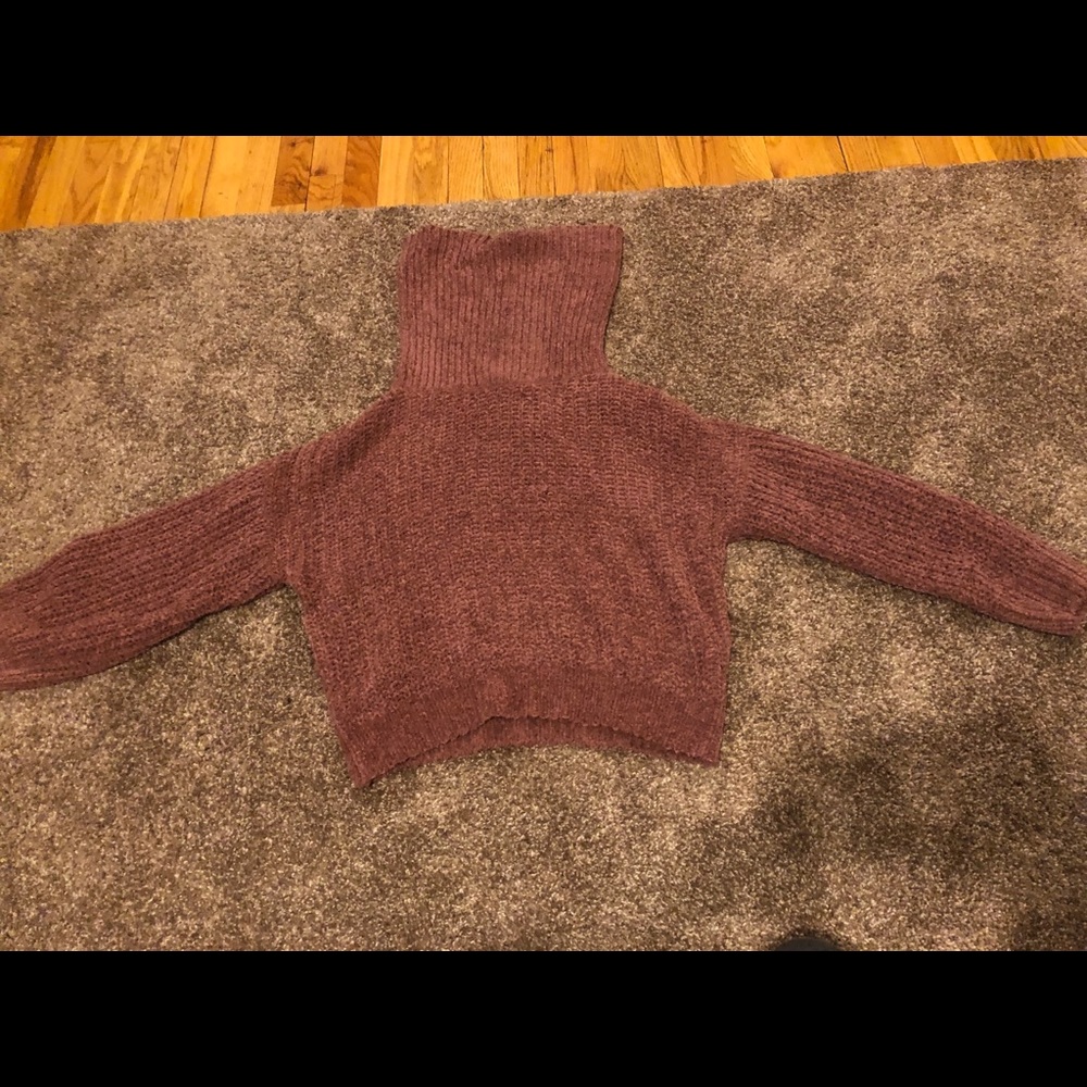 Turtle neck sweater reddish color